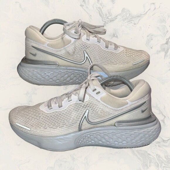 Nike ZoomX Invincible Run Flyknit White Metallic Silver Shoes Womens Size 10 - Picture 5 of 8